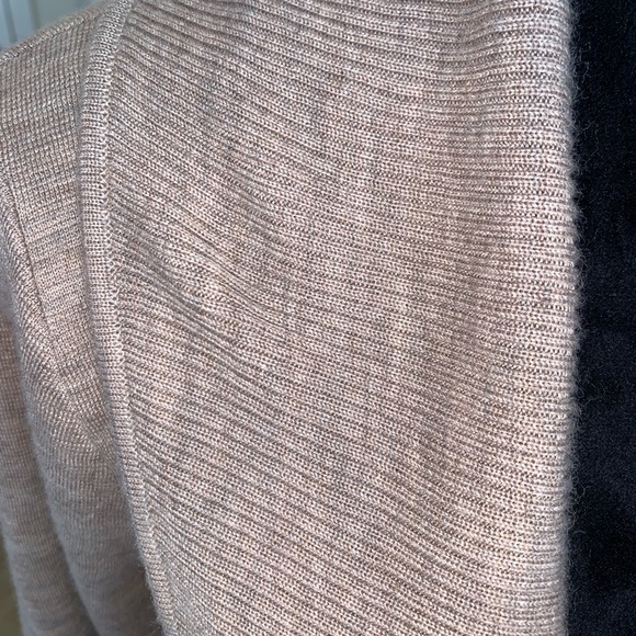 BCBG MAXAZARIA Tan 100% Warm Wool Soft Sweater XS - Picture 3 of 8